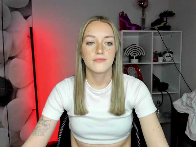 EvelynBlond26 webcam bongacams model stream image