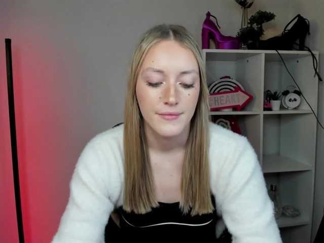 EvelynBlond26
