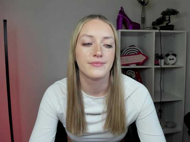 EvelynBlond26
