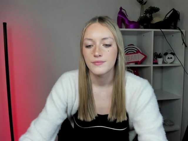 EvelynBlond26