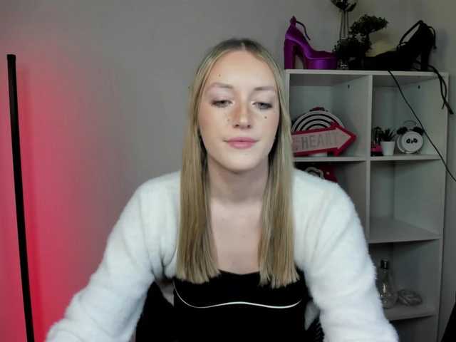 EvelynBlond26