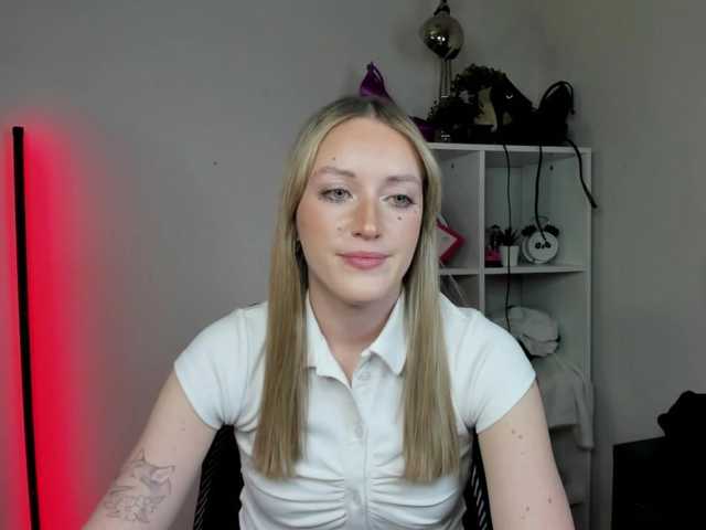 EvelynBlond26