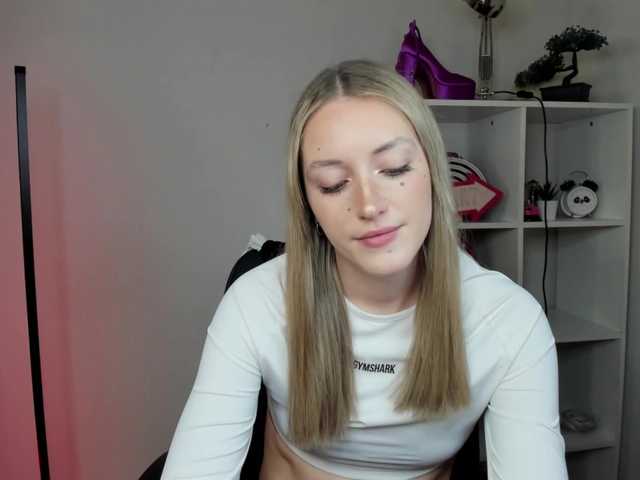 EvelynBlond26