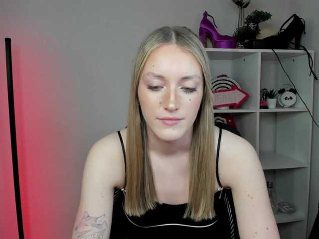 EvelynBlond26