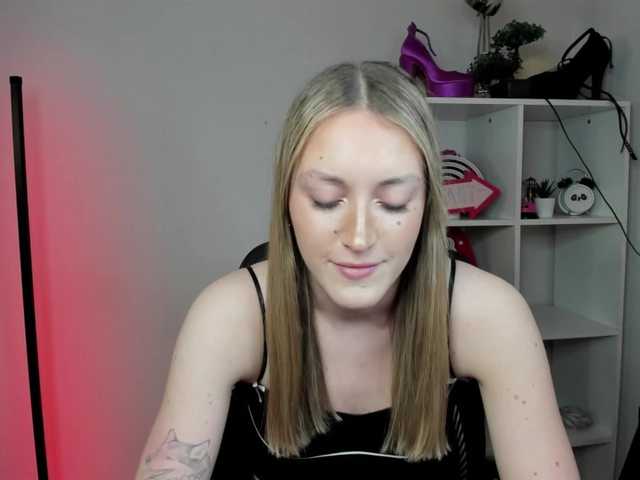 EvelynBlond26