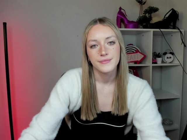 EvelynBlond26