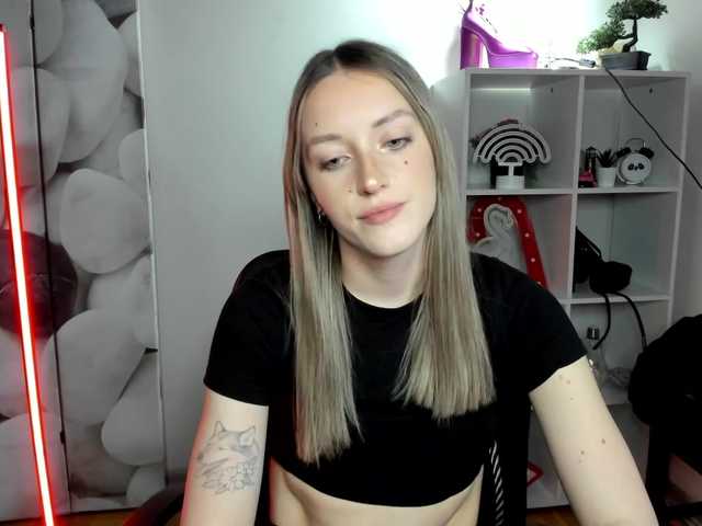 EvelynBlond26 webcam bongacams model stream image