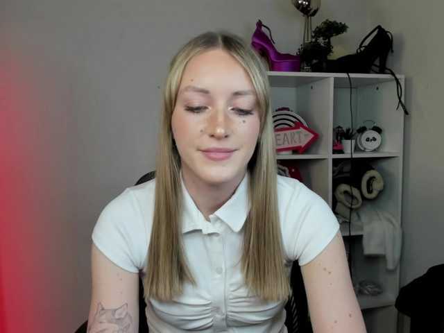 EvelynBlond26