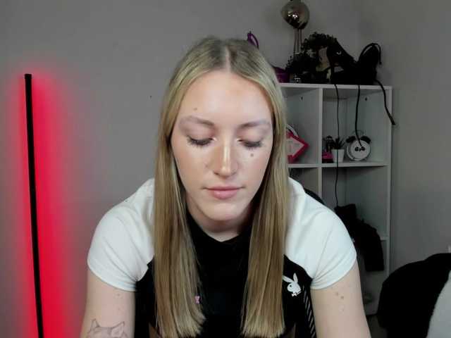EvelynBlond26