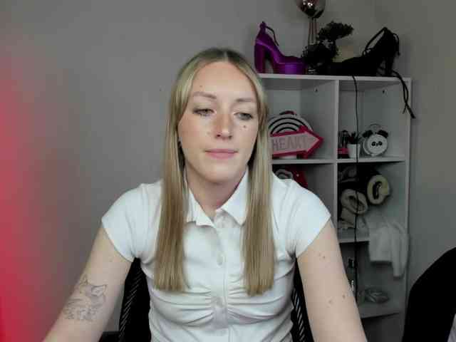 EvelynBlond26