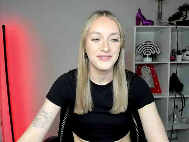 EvelynBlond26 webcam