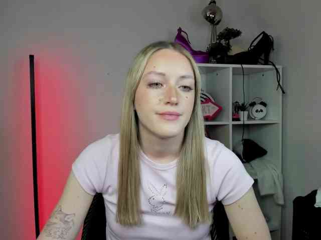EvelynBlond26