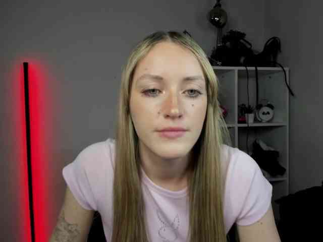 EvelynBlond26