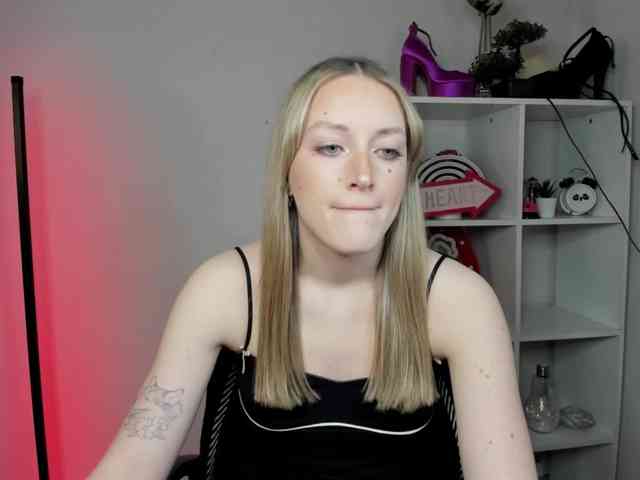 EvelynBlond26