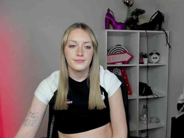 EvelynBlond26