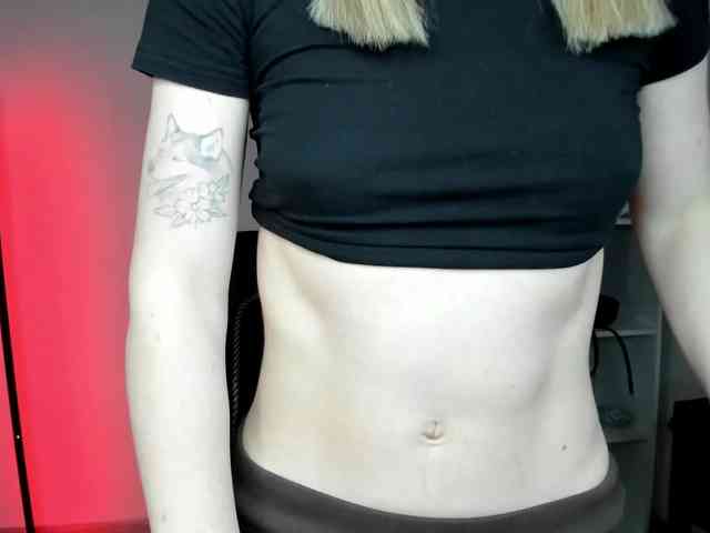 EvelynBlond26 webcam