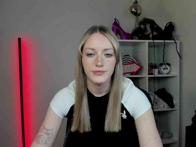 EvelynBlond26