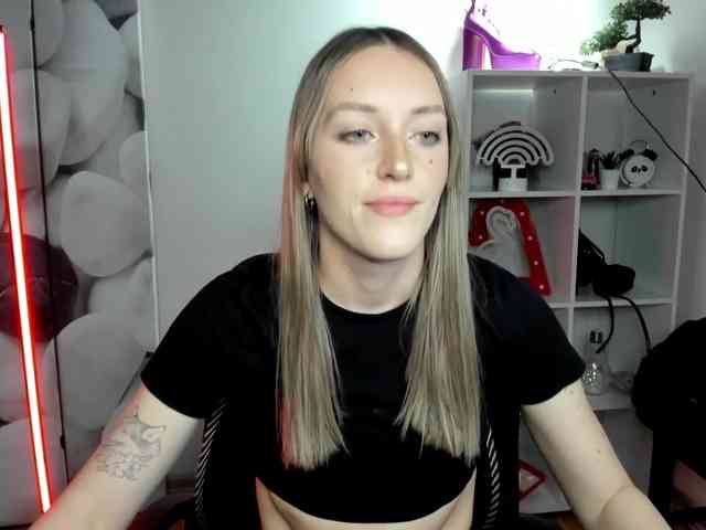 EvelynBlond26 webcam