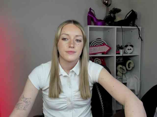 EvelynBlond26