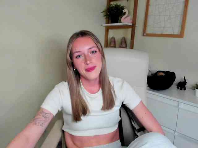 EvelynBlond26 webcam