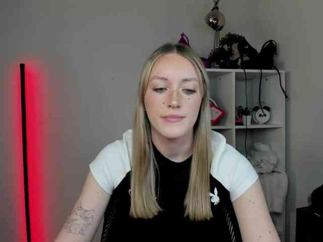 EvelynBlond26