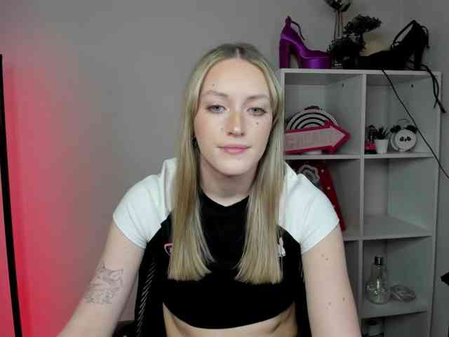 EvelynBlond26