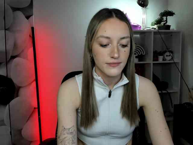 EvelynBlond26 webcam