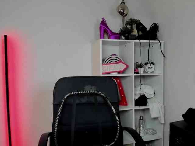 EvelynBlond26 webcam