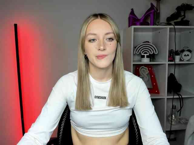 EvelynBlond26 webcam