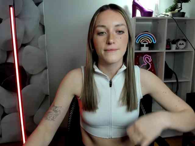 EvelynBlond26 webcam