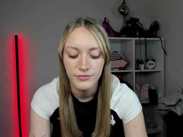 EvelynBlond26