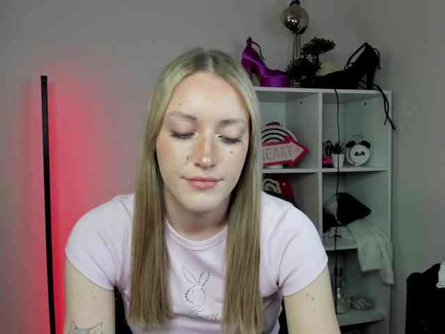 EvelynBlond26