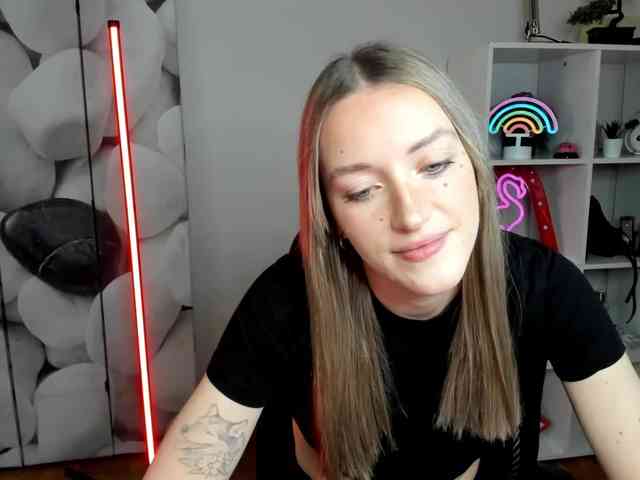 EvelynBlond26 webcam