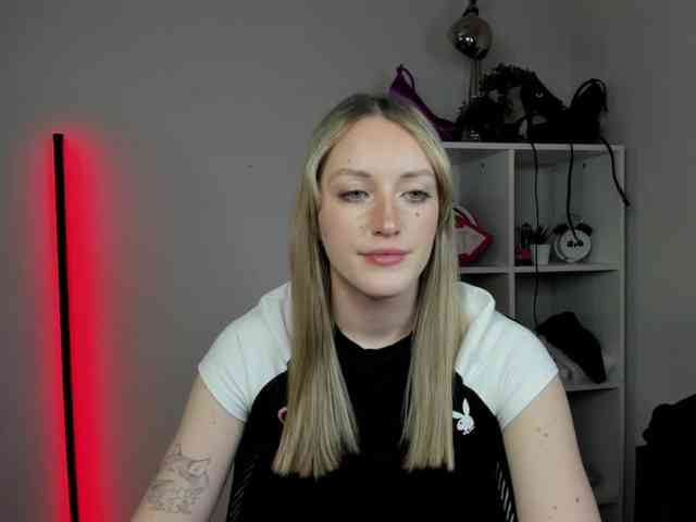 EvelynBlond26