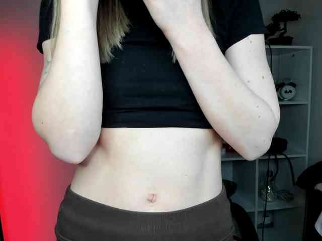 EvelynBlond26 webcam