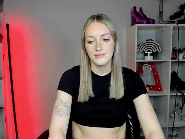 EvelynBlond26 webcam