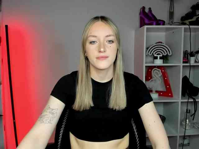 EvelynBlond26 webcam
