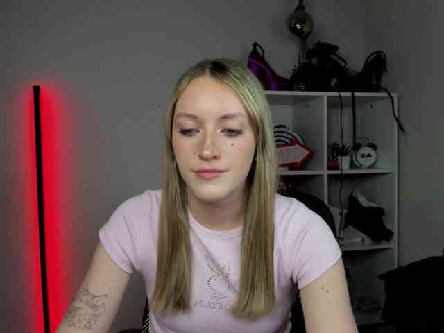 EvelynBlond26
