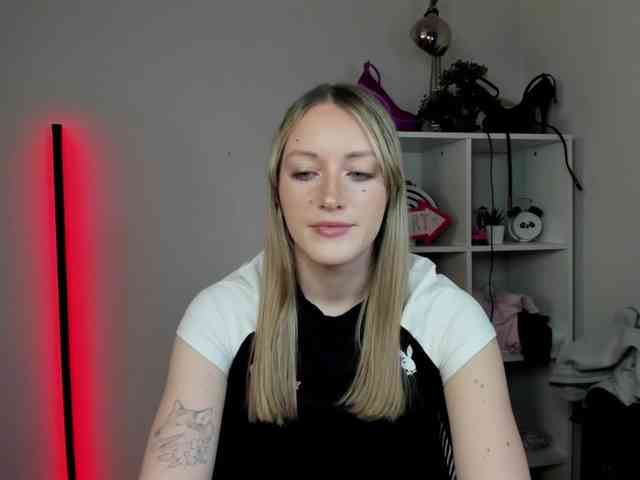 EvelynBlond26