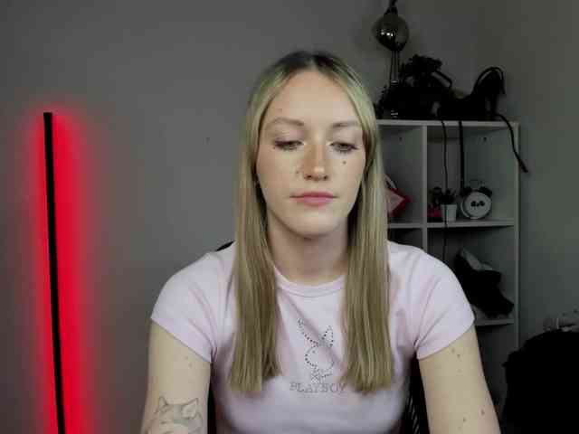 EvelynBlond26