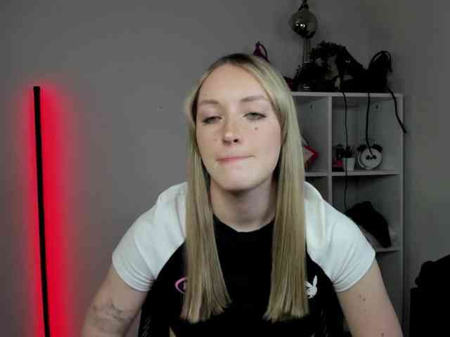 EvelynBlond26