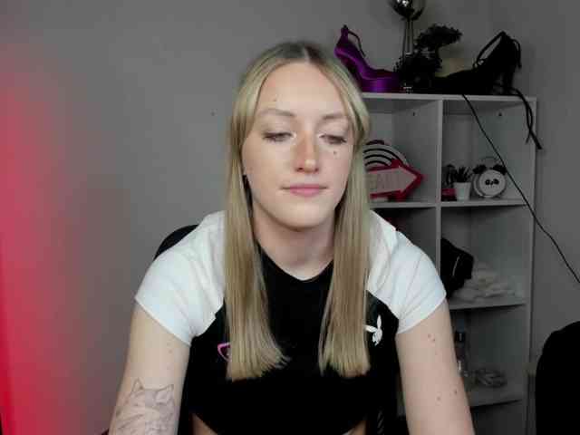 EvelynBlond26