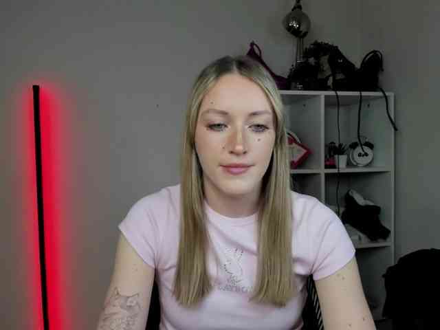 EvelynBlond26
