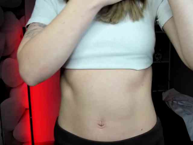 EvelynBlond26 webcam