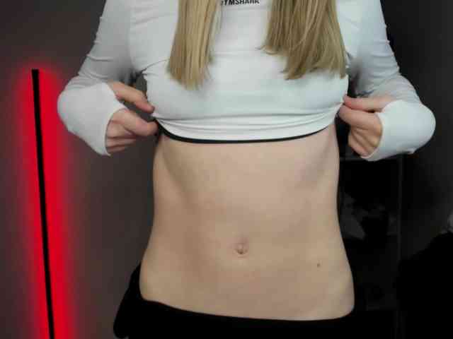 EvelynBlond26 webcam