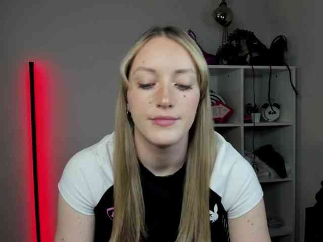 EvelynBlond26