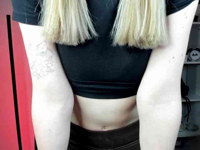 EvelynBlond26 webcam