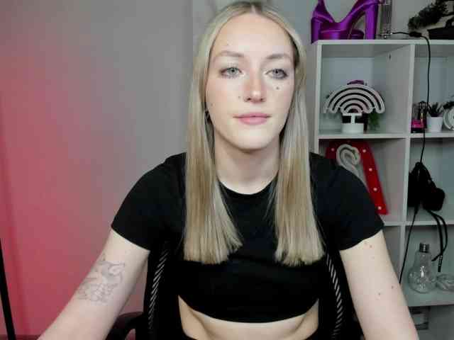 EvelynBlond26 webcam