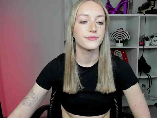 EvelynBlond26 webcam
