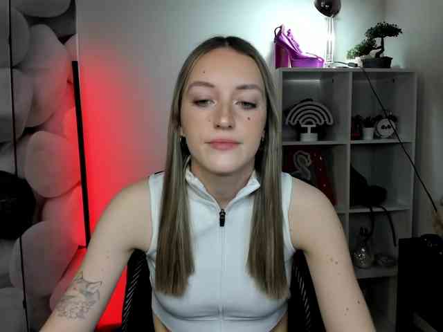 EvelynBlond26 webcam